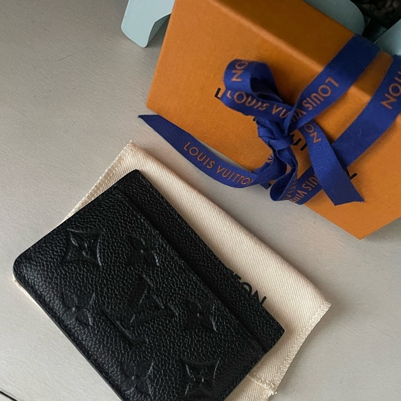 Louis Vuitton - Picture 8 of 13